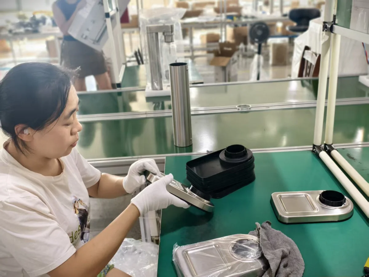 Base installation during G15 Pro production for the Brazilian order