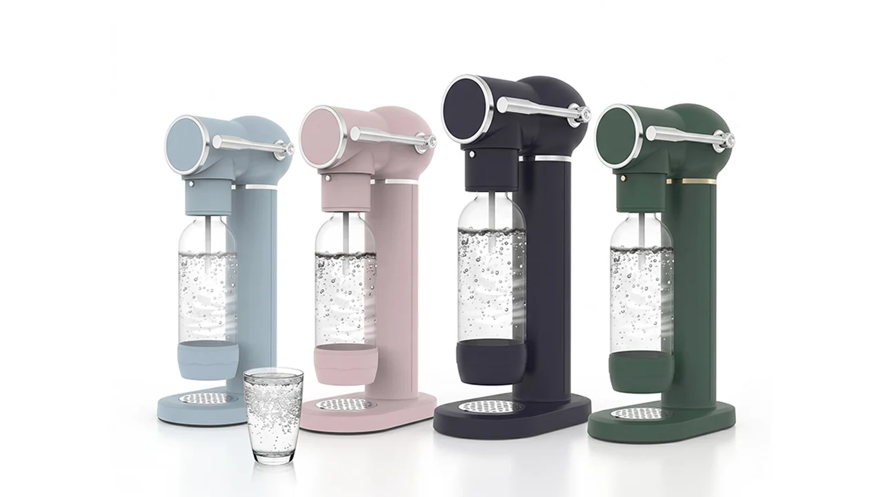 Soda Water vs Sparkling Water: What Is the Difference?